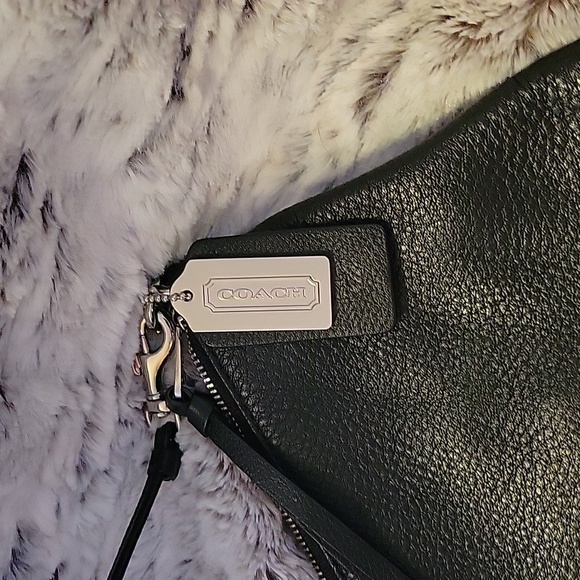 Coach ladies black leather crossbody bag - Picture 2 of 6
